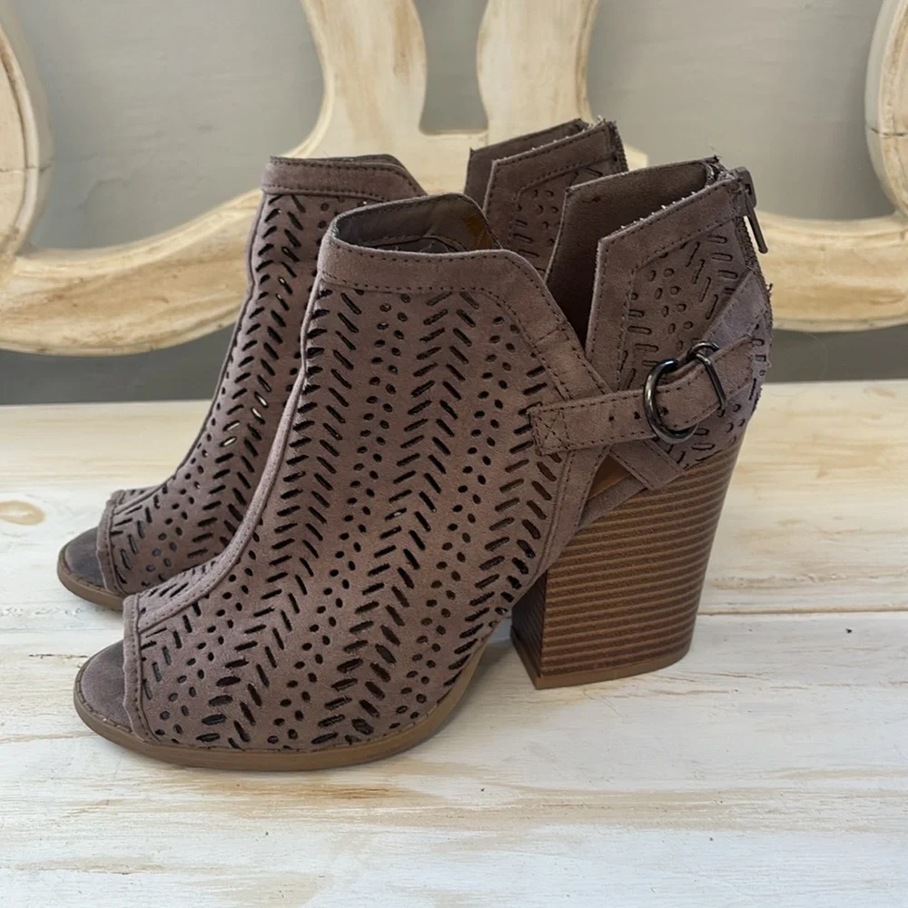 Brown Peep-Toe Block Heel Sandals Size 8‎ 1/2